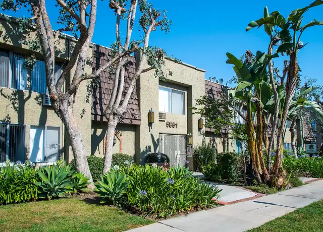 Property at 5851 Hazeltine Ave Unit 212, Sherman Oaks, CA, 91401, 1 bed, 1 bath, [object Object]