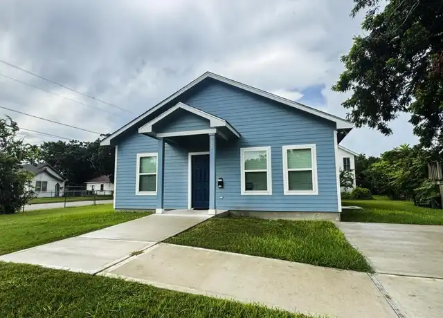 Property at 1408 N De Leon St, Victoria, TX, 77901, 2 beds, 2 baths, [object Object]