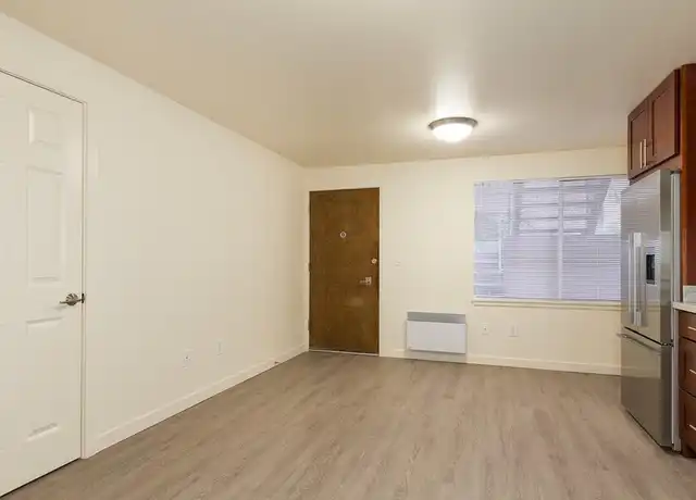 Property at 8524 Phinney Ave N Unit 4, Seattle, WA, 98103, 2 beds, 1 bath, [object Object]