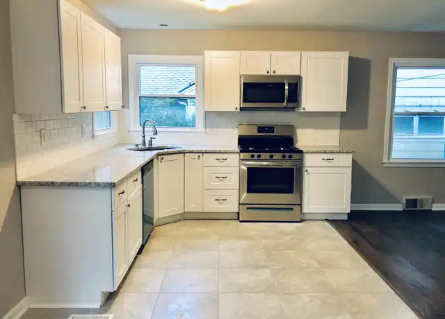 Property at 7633 Baltimore Ave Unit B, Kansas City, MO, 64114, 2 beds, 1.5 baths, [object Object]