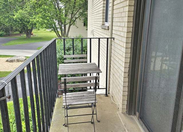 Photo of 8333 Captons Ln, Darien, IL 60561