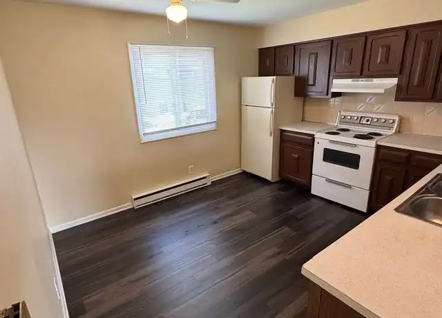 Property at 604 Saint Louis Ave Unit 604-205C, Rockford, IL, 61104, 2 beds, 1 bath, [object Object]