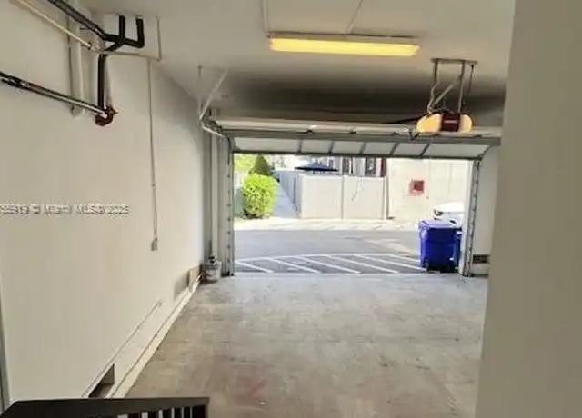Property at 113 NE 6th St Unit 111, Fort Lauderdale, FL, 33304, 2 beds, 2.5 baths, [object Object]