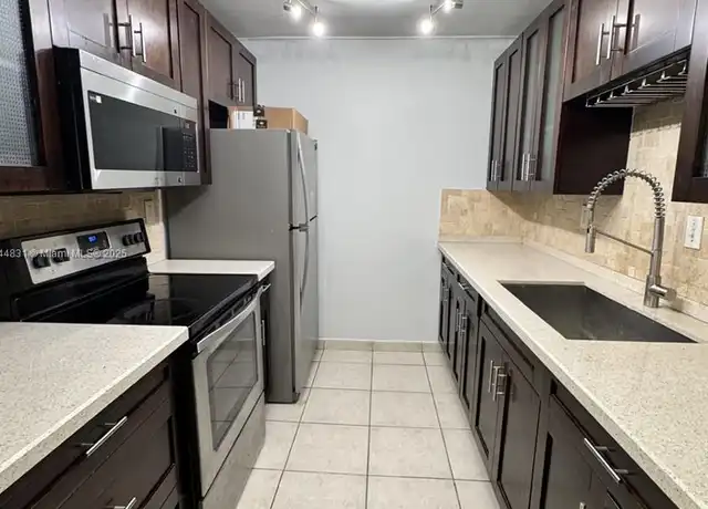 Property at 7101 Miami Lakes Dr Unit Q9, Miami Lakes, FL, 33014, 2 beds, 1 bath, [object Object]