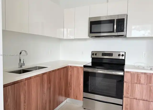 Property at 924 Marseille Dr #06, Miami Beach, FL, 33141, 0 beds, 1 bath, [object Object]