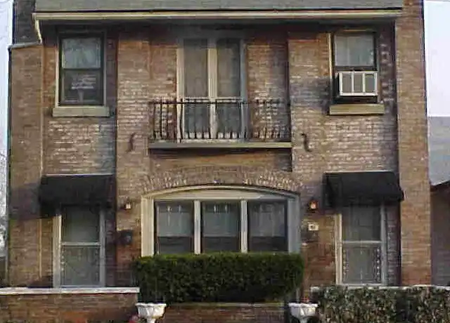 Property at 524 E Chestnut St, Jeffersonville, IN, 47130, 2 beds, 1 bath, [object Object]