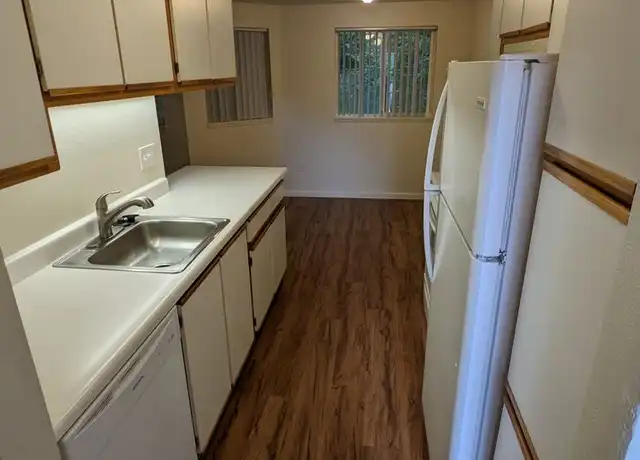 Property at 4004 SW Beaverton Hillsdale Hwy Unit 4004, Portland, OR, 97221, 2 beds, 2 baths, [object Object]