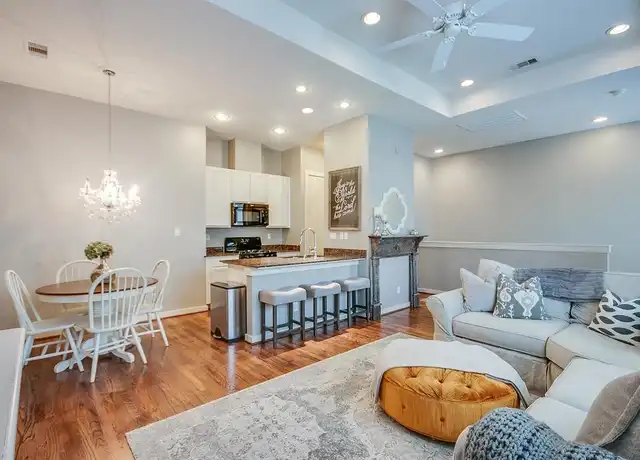 Property at 4038 Center St, Houston, TX, 77007, 2 beds, 2 baths, [object Object]