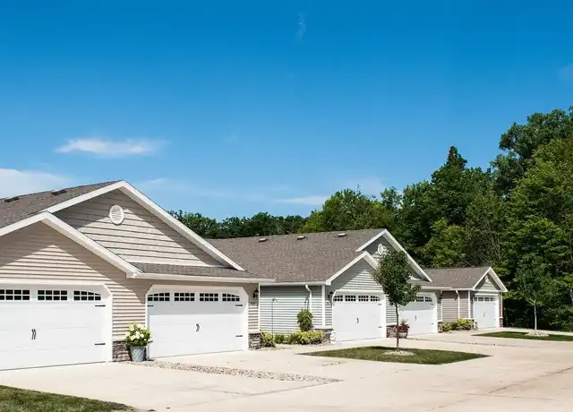 Property at Redwood Medina - 4980 Green Ash Trl, Medina, OH, 44256, 2 beds, 2 baths, [object Object]