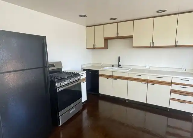 Property at 1300 International Blvd Apt 4, Oakland, CA, 94606, 1 bed, 1 bath, [object Object]