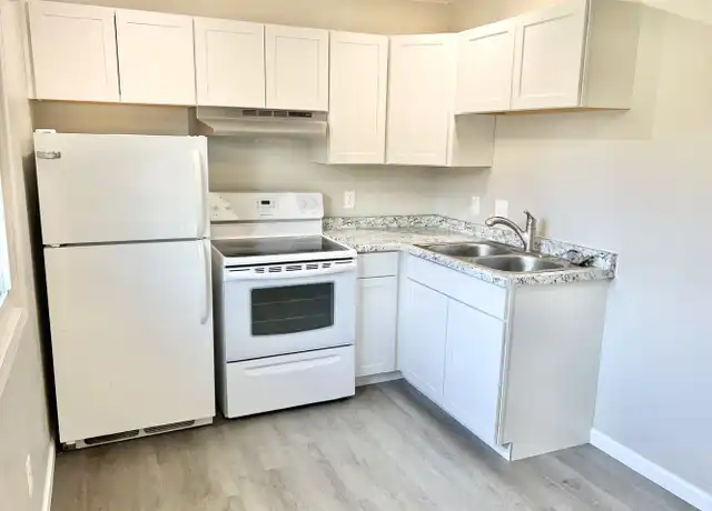 Property at 35 Woodmere Ct Unit 7, Appleton, WI, 54911, 1 bed, 1 bath, [object Object]