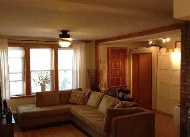 Property at 1237 W 32nd Pl Unit 1front, Chicago, IL, 60608, 1 bed, 1 bath, [object Object]