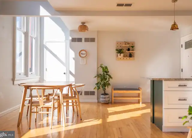 Property at 235 Locust St #5, Columbia, PA, 17512, 2 beds, 1 bath, [object Object]