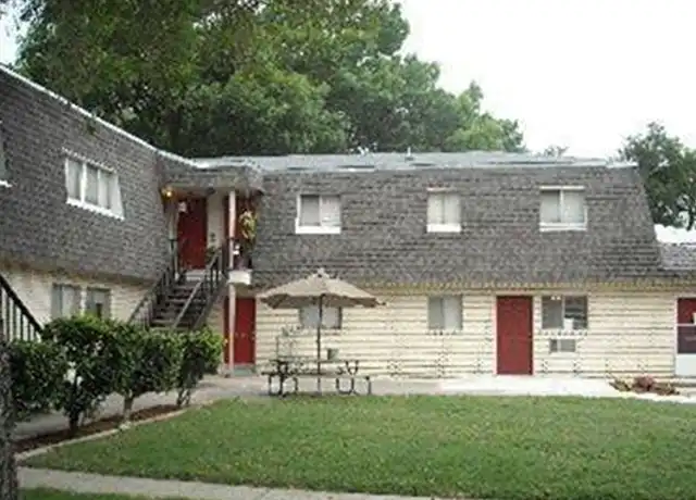Property at 499 W San Antonio St, Lockhart, TX, 78644, 1 bed, 1 bath, [object Object]