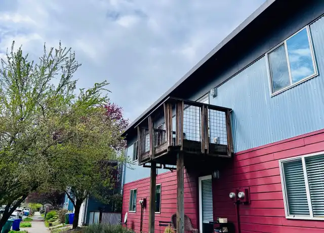 Property at 8040 N Ivanhoe St Unit 4, Portland, OR, 97203, 2 beds, 1 bath, [object Object]