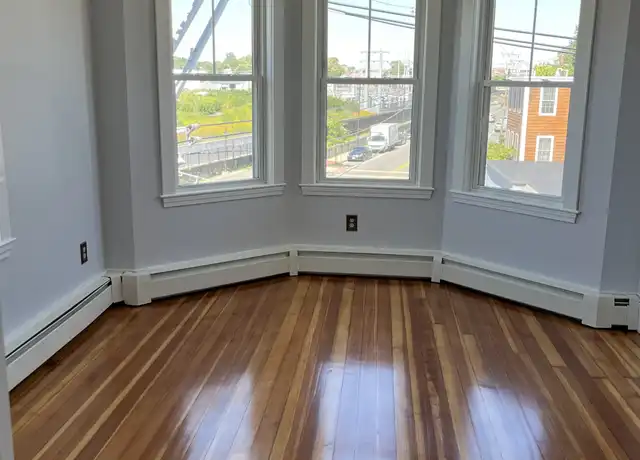 Property at 47 Roslyn St Unit 47R-3, Salem, MA, 01970, 3 beds, 1 bath, [object Object]