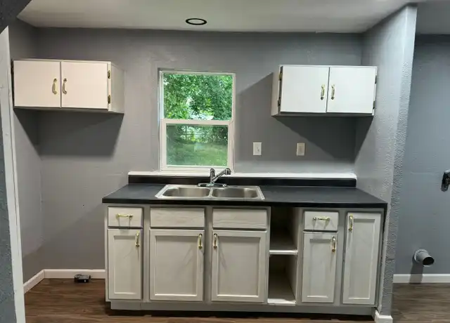 Property at 1815 W Atlantic St, Springfield, MO, 65803, 2 beds, 1 bath, [object Object]