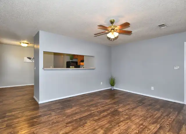 Property at 701 S Lynn St, Bristow, OK, 74010, 3 beds, 2 baths, [object Object]