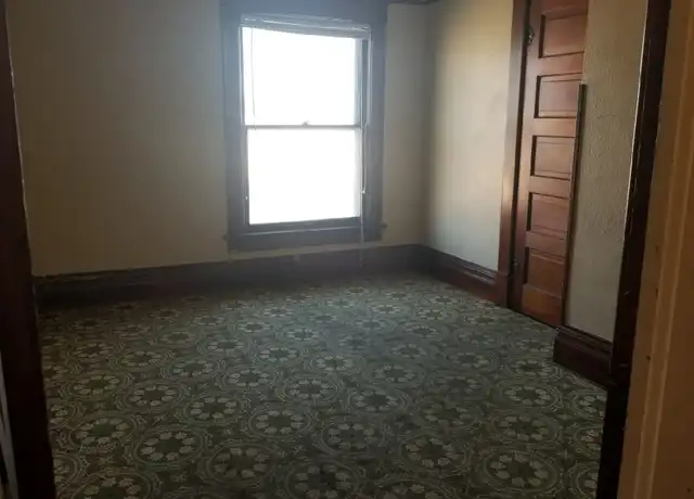 Property at 620 1/2 Grant Ave, Waterloo, IA, 50702, 1 bed, 1 bath, [object Object]