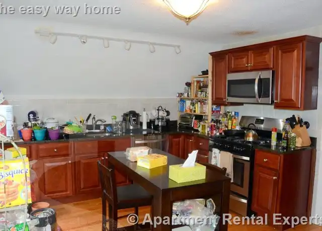 Property at 217 Willow Ave Unit 3, Somerville, MA, 02144, 2 beds, 1 bath, [object Object]