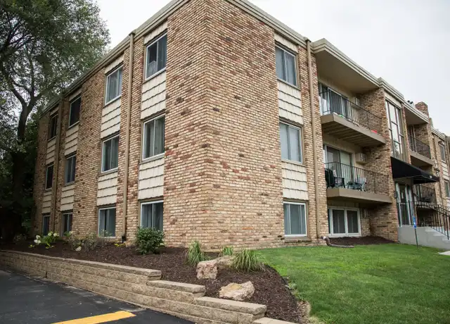 Property at 1571 Woodbridge St, Saint Paul, MN, 55117, 2 beds, 1 bath, [object Object]