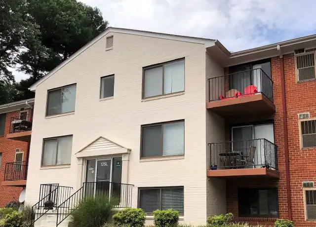 Property at 125 Clubhouse Dr SW, Leesburg, VA, 20175, 2 beds, 1 bath, [object Object]