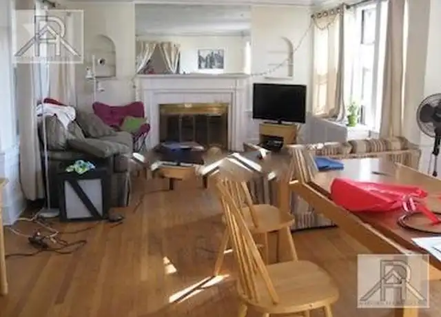 Property at 26 Manet Rd, Chestnut Hill, MA, 02467, 4 beds, 1 bath, [object Object]