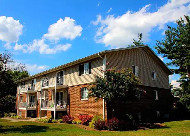 Property at Salem Wood Apartments - 100 Kimball Ave, Salem, VA, 24153, 2 beds, 1 bath, [object Object]