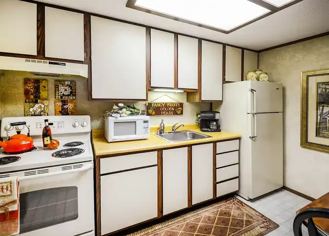 Property at Rowanoake Apartments - 9121 Ranch Rd, Streetsboro, OH, 44241, 1 bed, 1 bath, [object Object]