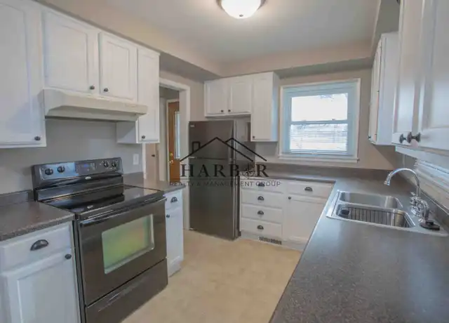 Property at 912 11 1/2 St SW, Rochester, MN, 55902, 3 beds, 3 baths, [object Object]