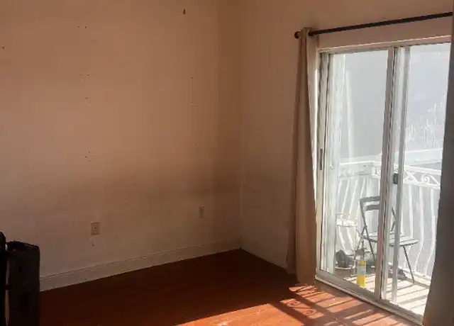 Property at 8043 NW 114th Path, Doral, FL, 33178, 1 bed, 1 bath, [object Object]