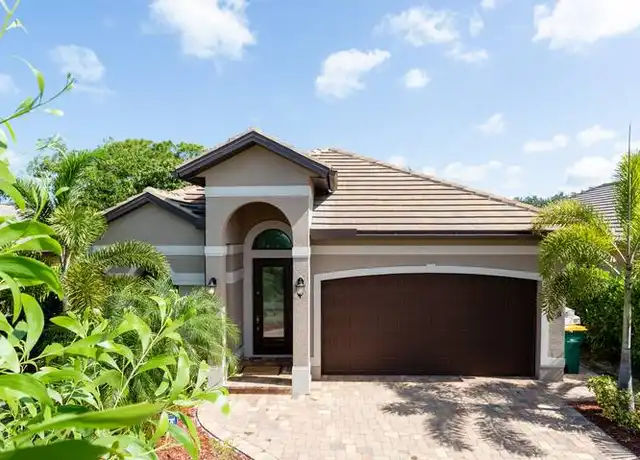 Property at 833 109th Ave N, Naples, FL, 34108, 4 beds, 3 baths, [object Object]