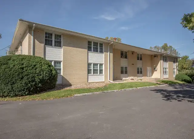 Property at Eastridge Villa Apartments - 1016 Lincoln Rd, Bettendorf, IA, 52722, 1-2 bed, 1 bath, [object Object]