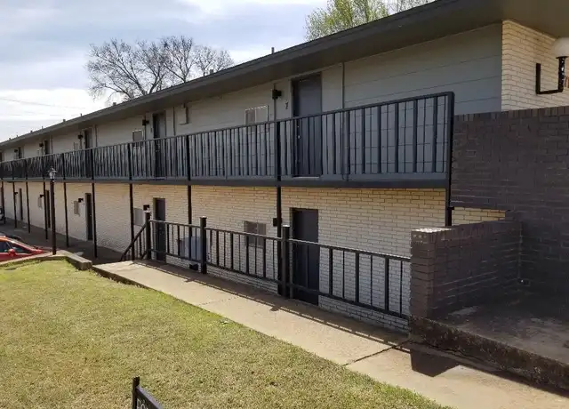 Property at 712 N Custer St, Weatherford, OK, 73096, 1 bed, 1 bath, [object Object]