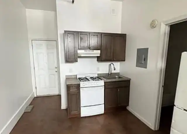 Property at 2016 Main St Unit 3, Bridgeport, CT, 06604, 1 bed, 1 bath, [object Object]