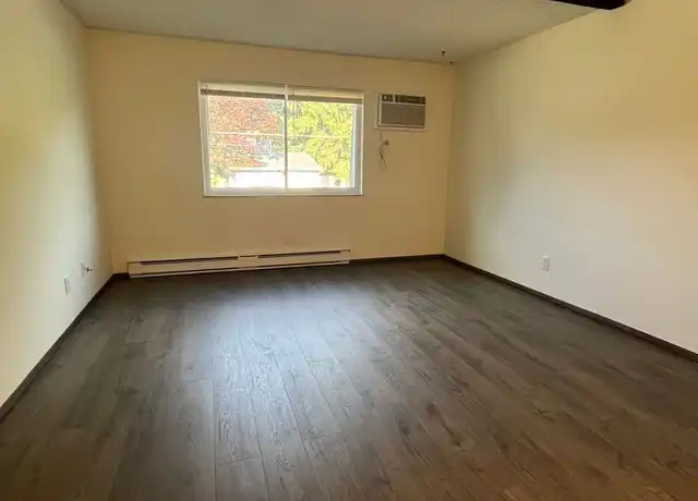 Property at 1560 20th St Unit 4, Cuyahoga Falls, OH, 44223, 2 beds, 1 bath, [object Object]