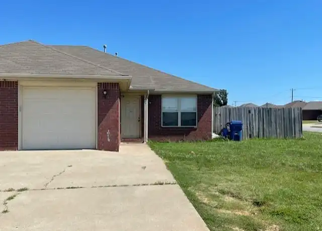 Property at 427 E Marietta Ct, Rogers, AR, 72758, 3 beds, 2 baths, [object Object]