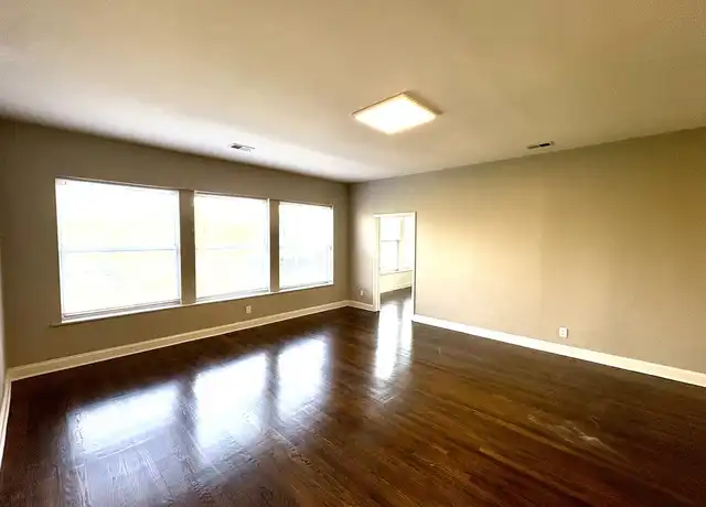Property at 843 E Drexel Sq, Chicago, IL, 60615, 3 beds, 2 baths, [object Object]
