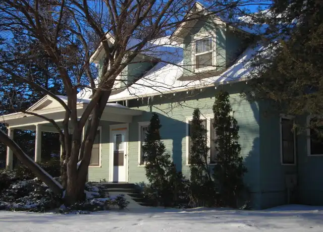 Property at 905 5th St, Coralville, IA, 52241, 3 beds, 1 bath, [object Object]