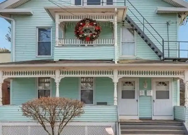 Property at 72 Crown St Unit 3rd floor, Meriden, CT, 06450, 2 beds, 1 bath, [object Object]