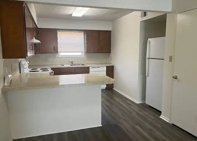 Property at Chandler Crossing - 809 N Broad St, Chandler, TX, 75758, 2 beds, 1-1.5 bath, [object Object]