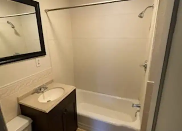 Property at 524 Jefferson St Unit 3, Oshkosh, WI, 54901, 1 bed, 1 bath, [object Object]