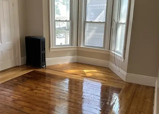 Property at 33 Russell St Unit 2, Worcester, MA, 01609, 3 beds, 1 bath, [object Object]