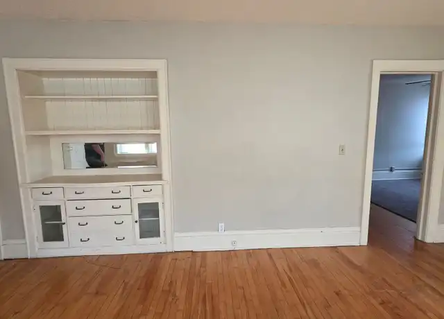 Property at 2118 Dupont Ave S Unit 5, Minneapolis, MN, 55405, 2 beds, 1 bath, [object Object]