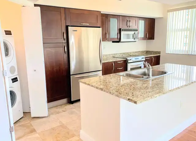 Property at 19900 E Country Club Dr #1020, Miami, FL, 33180, 3 beds, 3 baths, [object Object]