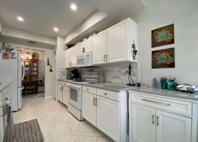 Property at 1455 Tiffany Ln Unit Seasonal, Naples, FL, 34105, 2 beds, 2 baths, [object Object]