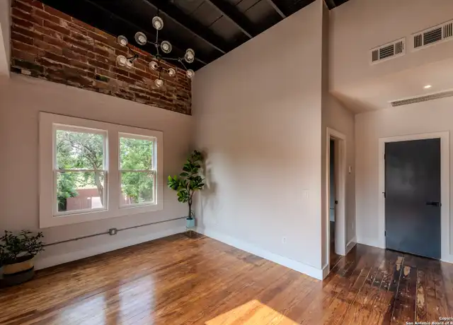Property at 1714 N Saint Mary's St Unit 3, San Antonio, TX, 78212, 1 bed, 1 bath, [object Object]