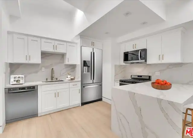 Property at 5561 El Canon Ave, Woodland Hills, CA, 91367, 1 bed, 1 bath, [object Object]