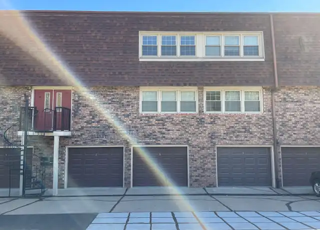 Property at 517 Oakhurst Dr Unit 508-2, Clinton, IA, 52732, 2 beds, 1 bath, [object Object]