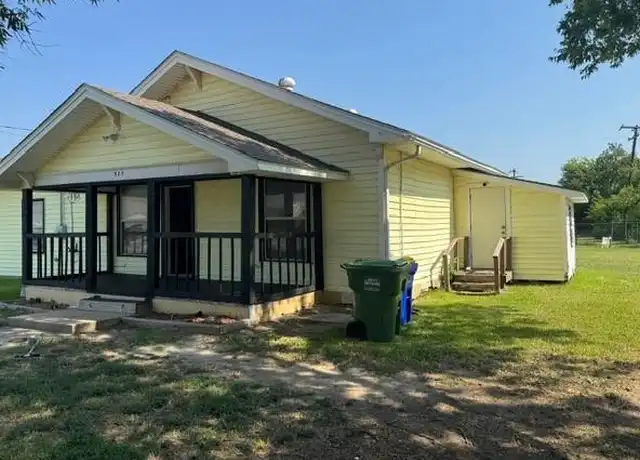 Property at 323 E Lloyd St, Krum, TX, 76249, 3 beds, 2 baths, [object Object]